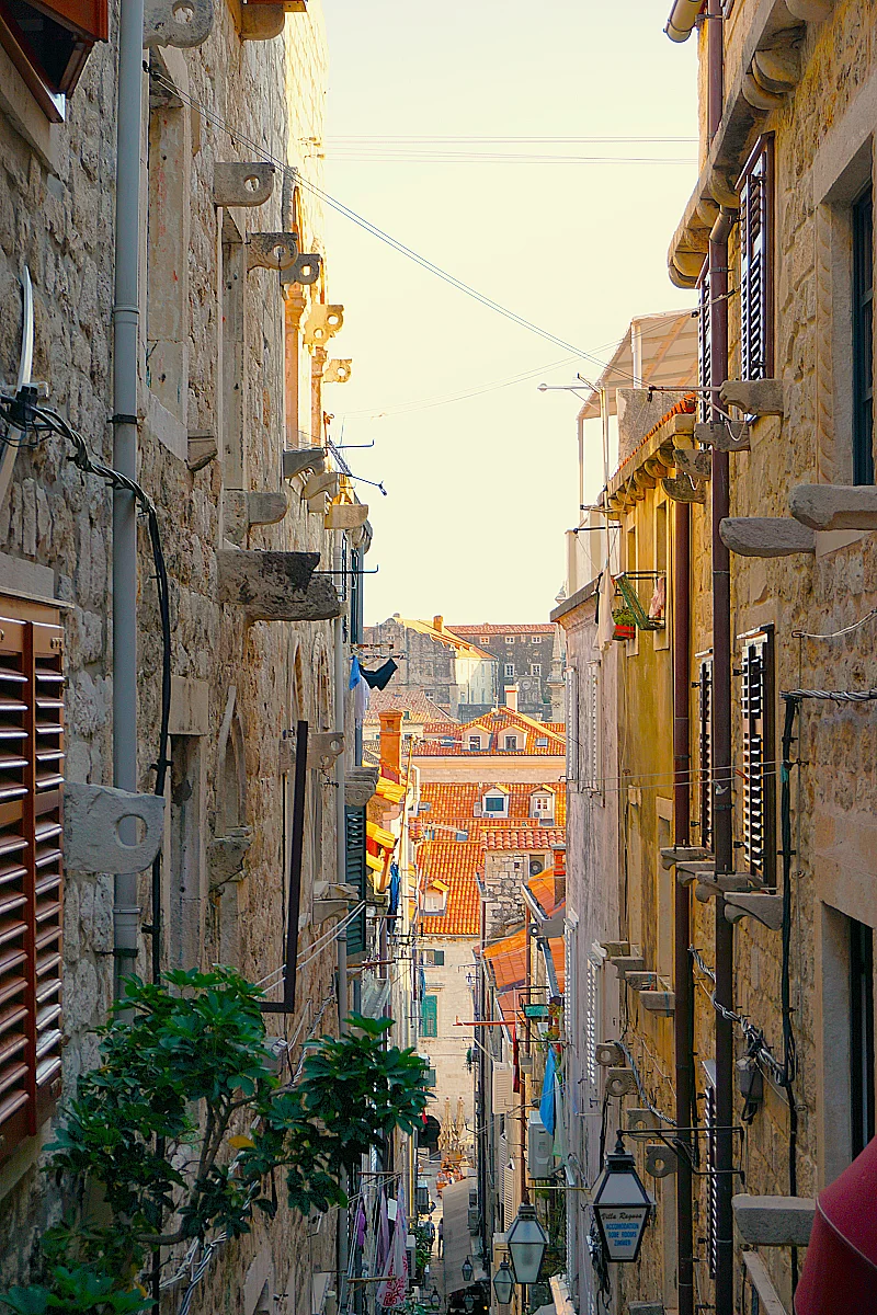 Ruelle étroite et en pente