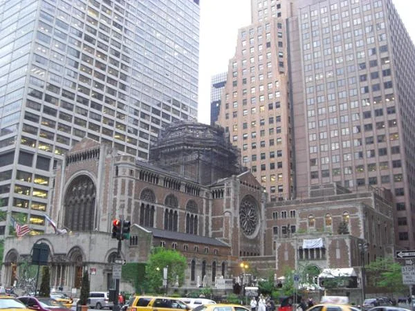 Eglise anonyme Eglise anonyme — New-York (Etats-Unis)