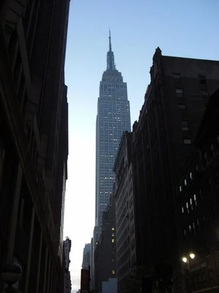 Empire State Building au crépuscule Empire State Building au crépuscule — Empire State Building (Etats-Unis)