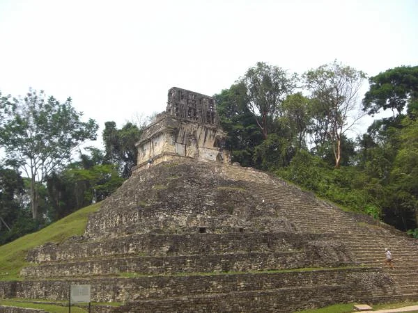 Templo de la Cruz Templo de la Cruz — Ville préhispanique et parc national de Palenque (Mexique)