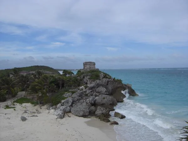 Le temple du Dieu du Vent Le temple du Dieu du Vent — Ruines mayas de Tulum (Mexique)
