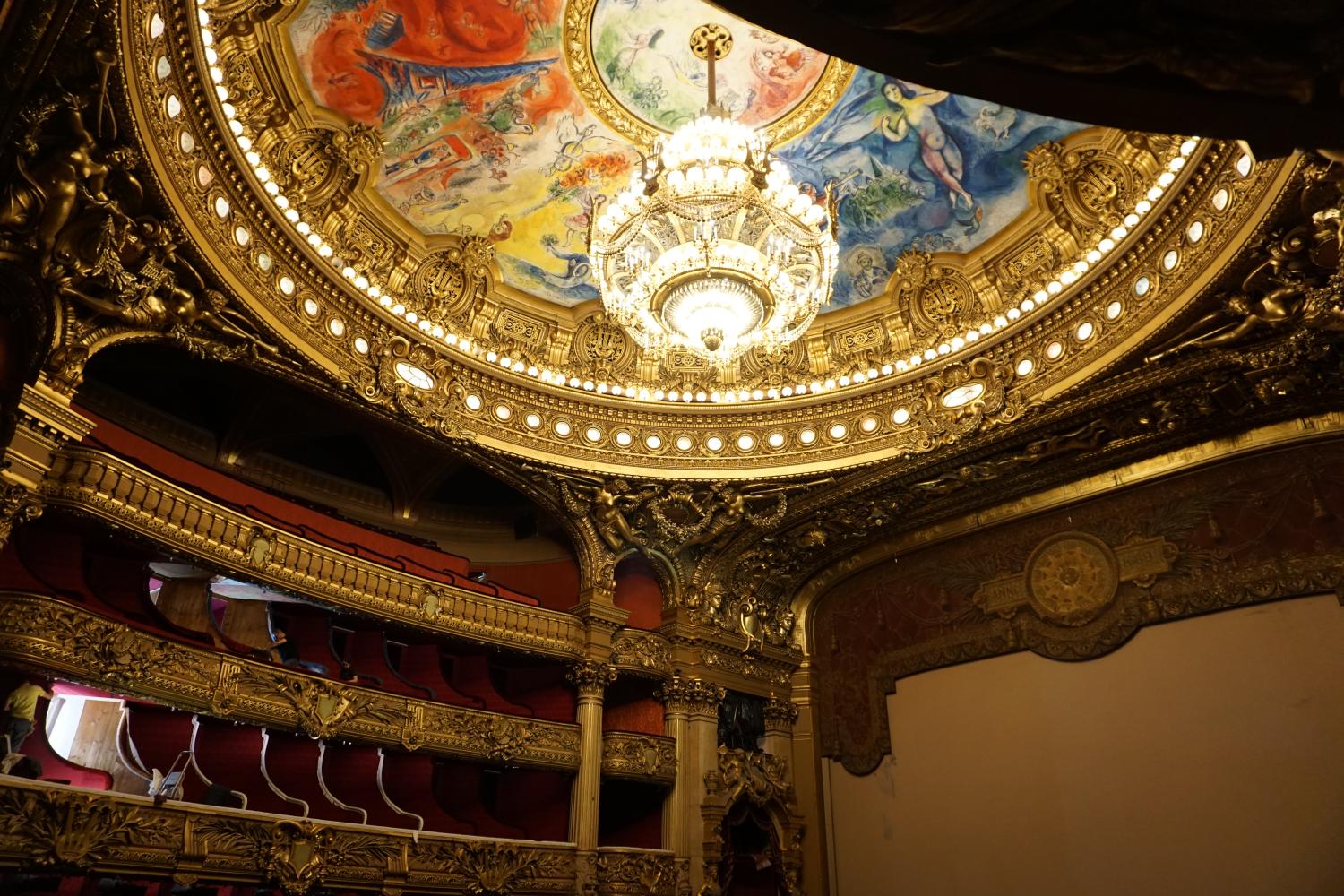 La scène et sa coupole