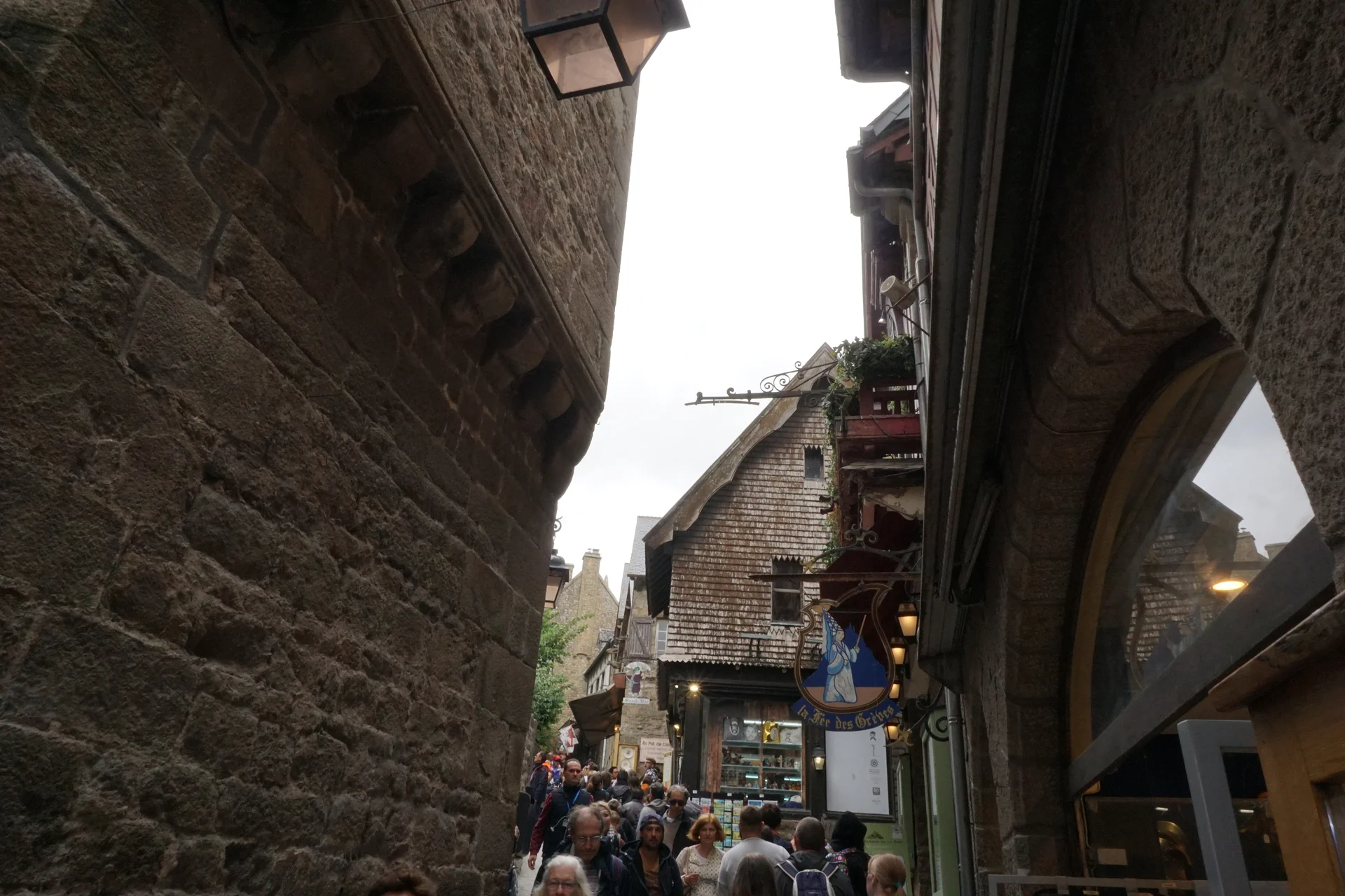 Ruelle en pont du village — Le Mont-Saint-Michel (France)