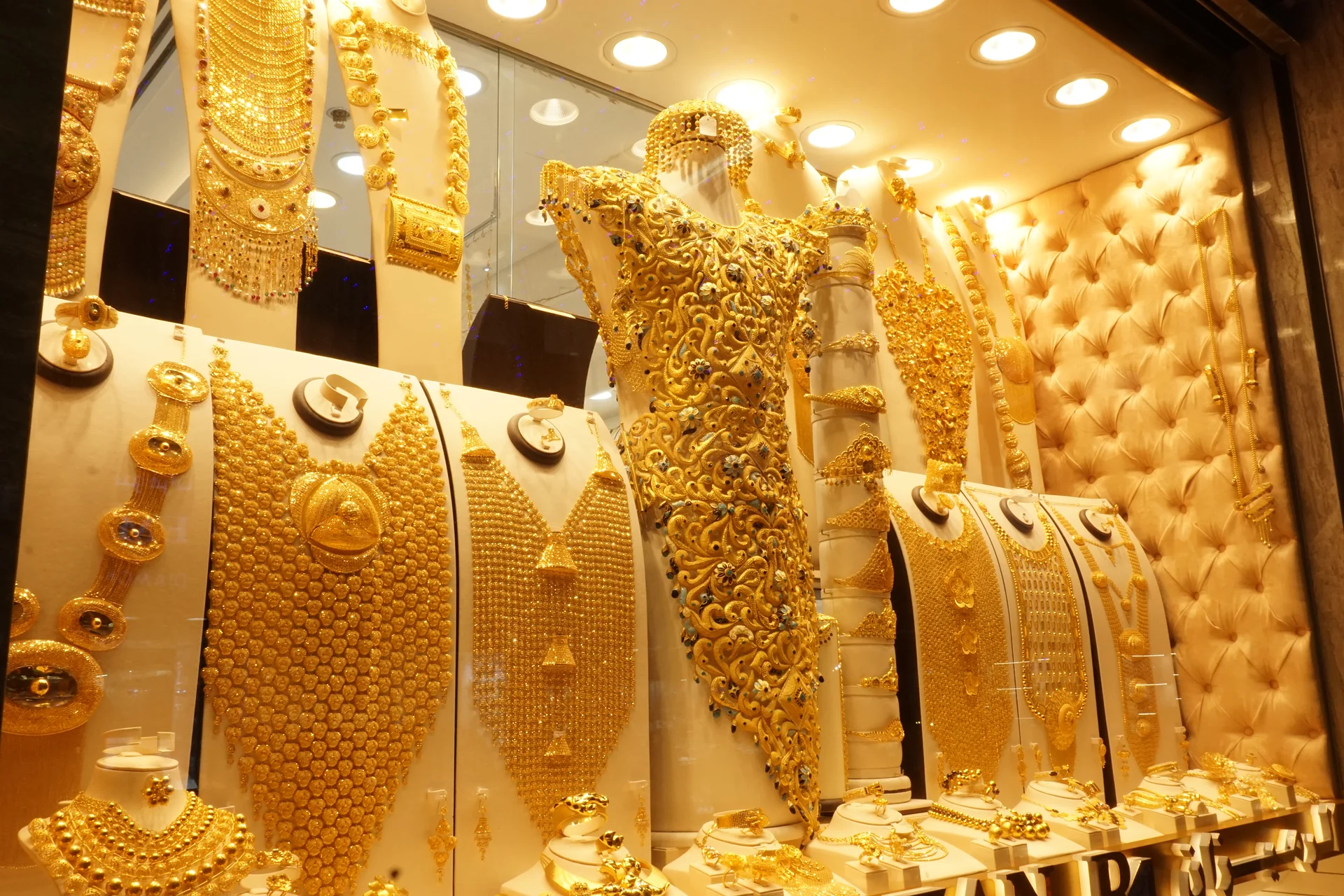 Robe en or — Souk de l'or (Émirats arabes unis)