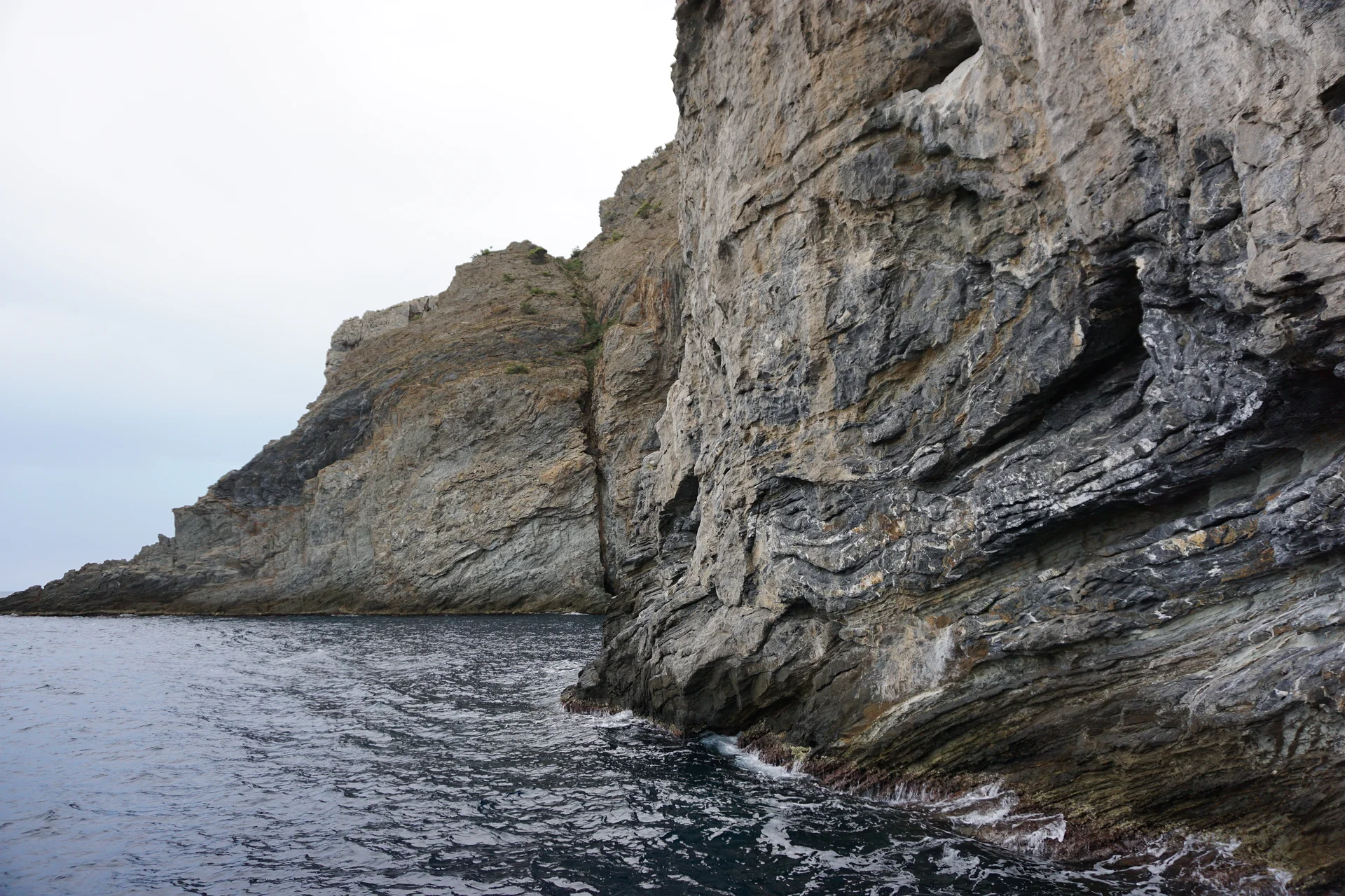 Les strates de la falaise — Parc naturel du Cap de Creus (Espagne)