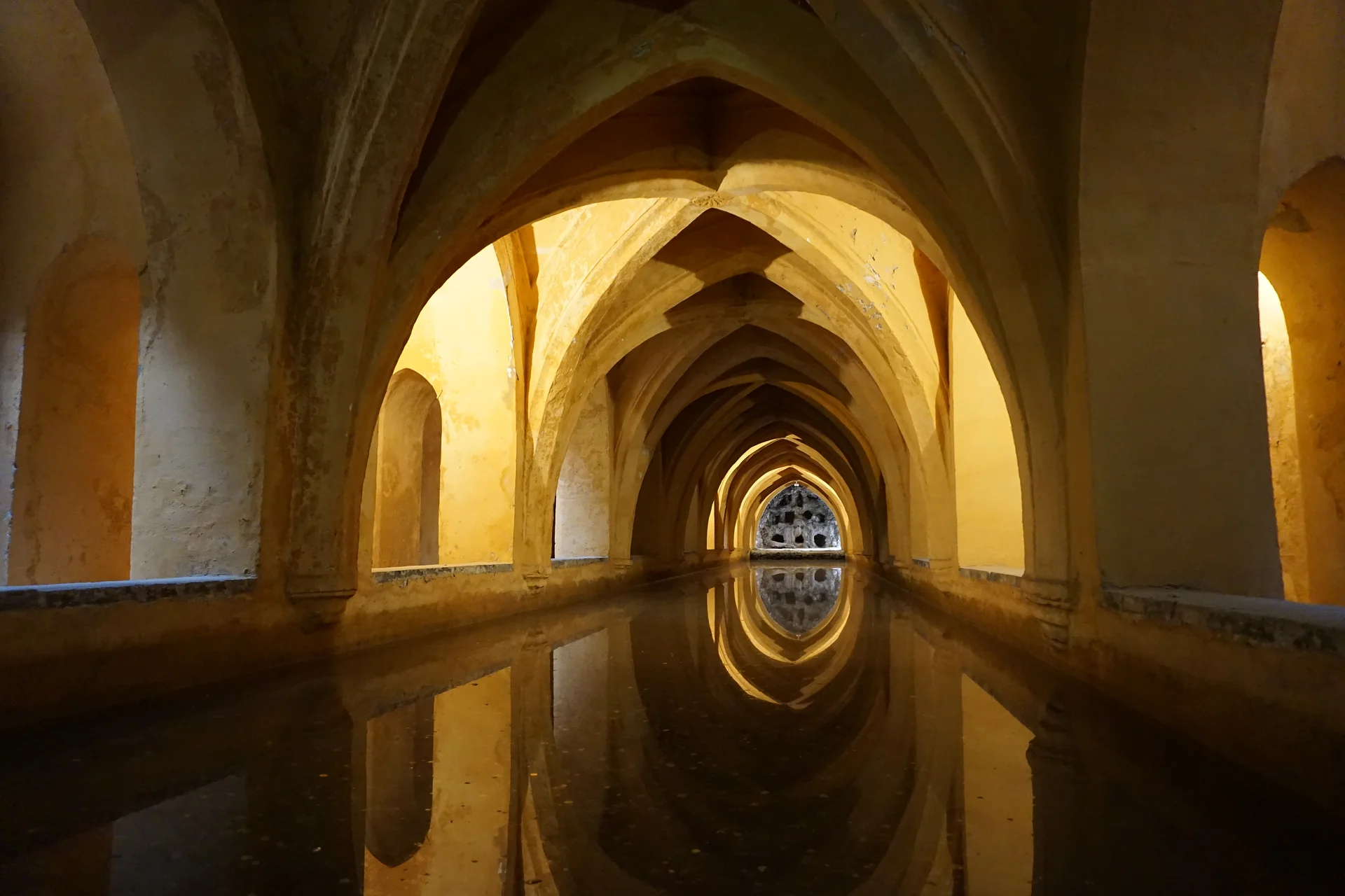 Les Bains Les Bains — Alcazar de Séville (Espagne)