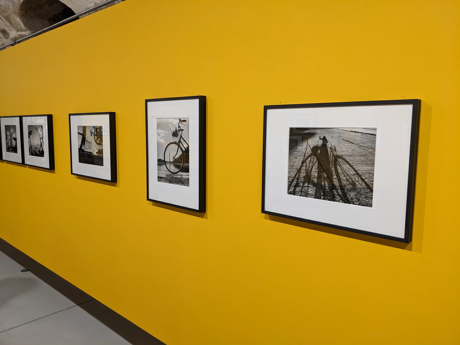 Mur de photos Mur de photos — Fondation Henri Cartier-Bresson (France)