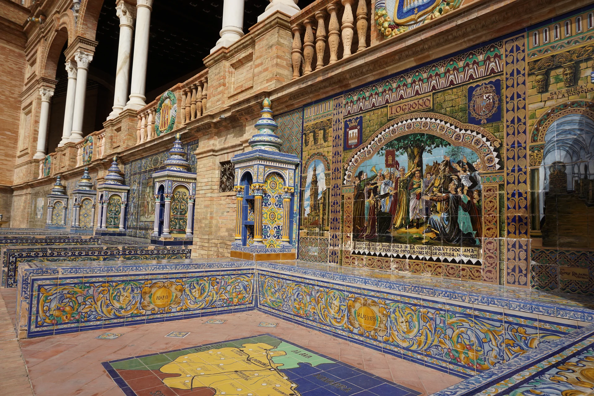 Bancs des Provinces espagnoles — Plaza de España (Espagne)