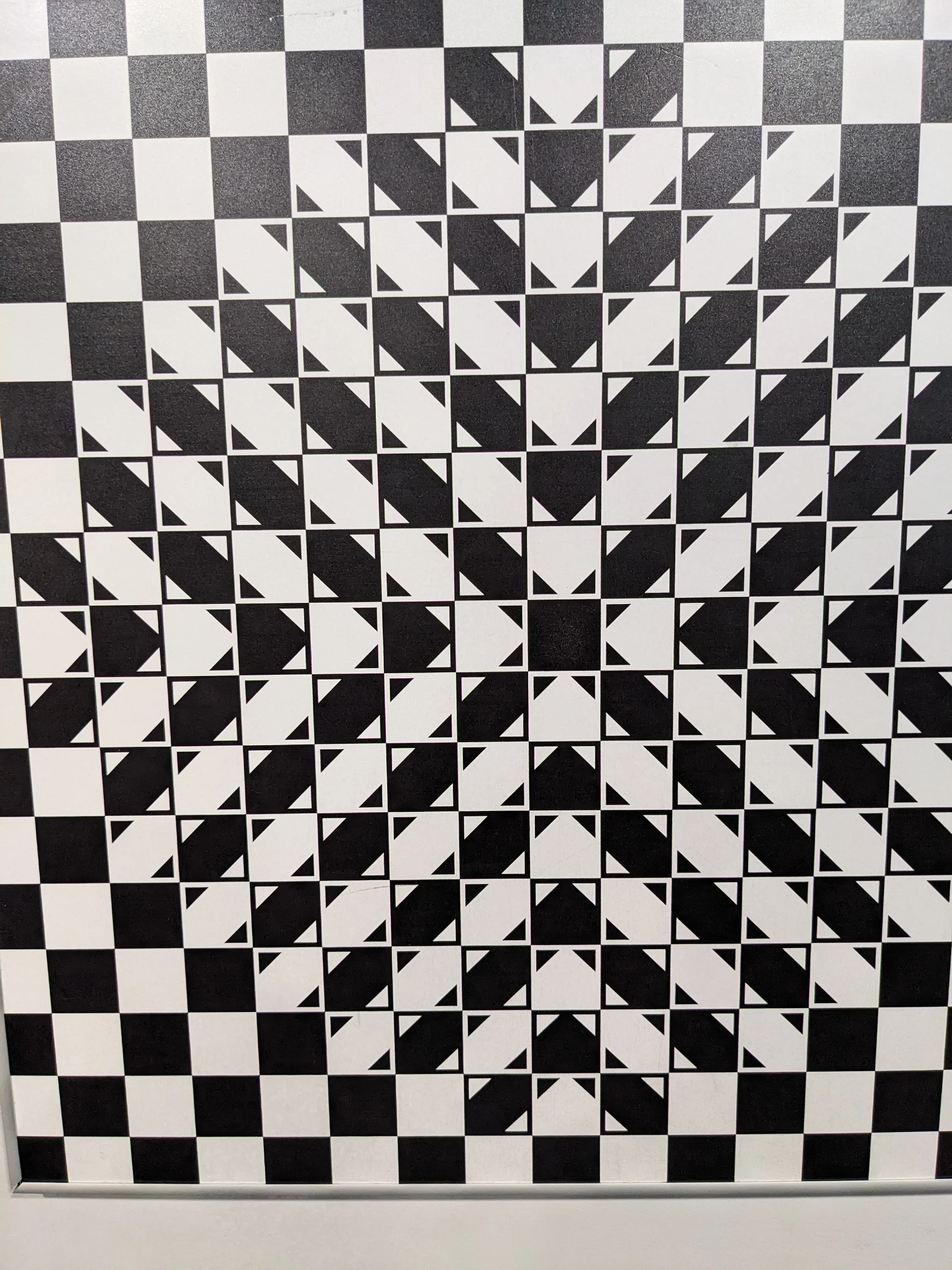 Des carrés... ronds ? Des carrés... ronds ? — Musée de l'Illusion de Paris (France)