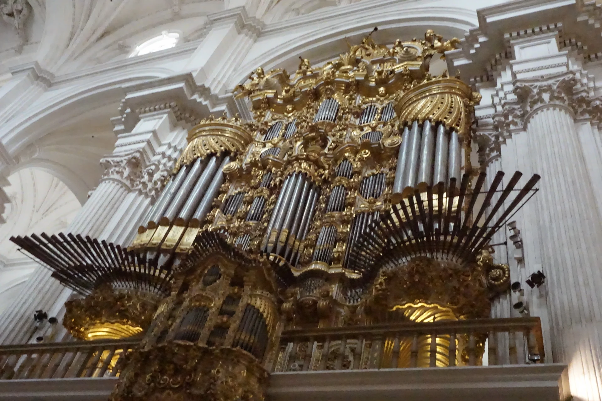 L'un des 2 orgues — Cathédrale de Grenade (Espagne)