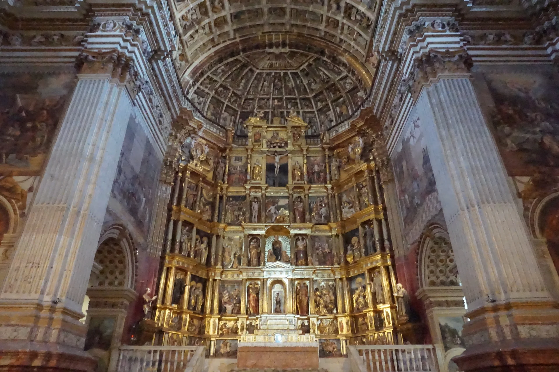 Le rétable, de styla baroque — Monastère de Saint Jérôme (Espagne)