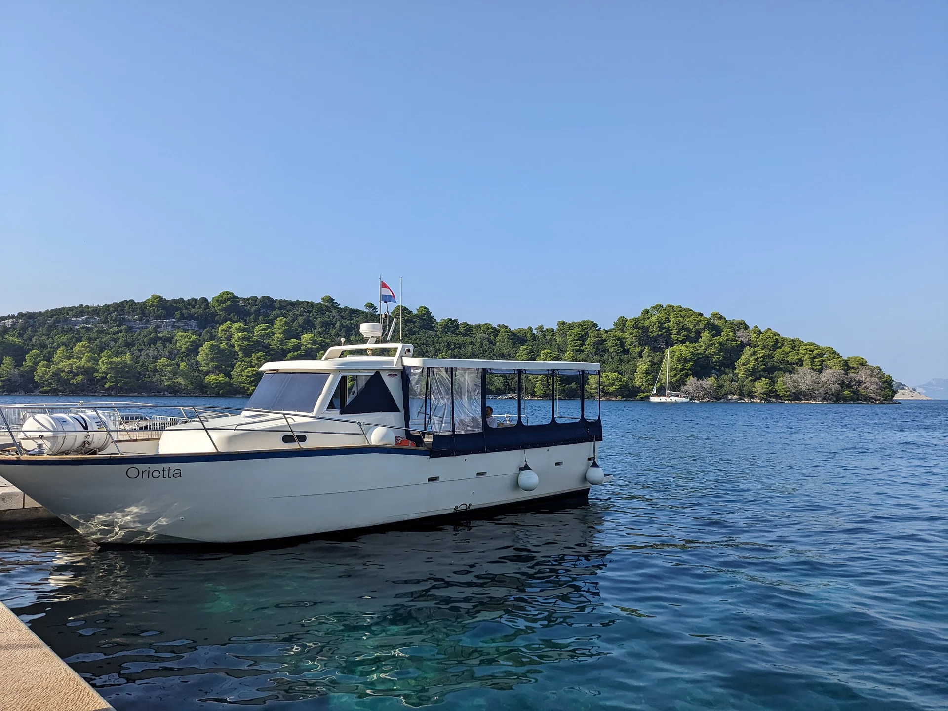 Le quai d'arrivée, à Pomena Le quai d'arrivée, à Pomena — Parc national de Mljet (Croatie)