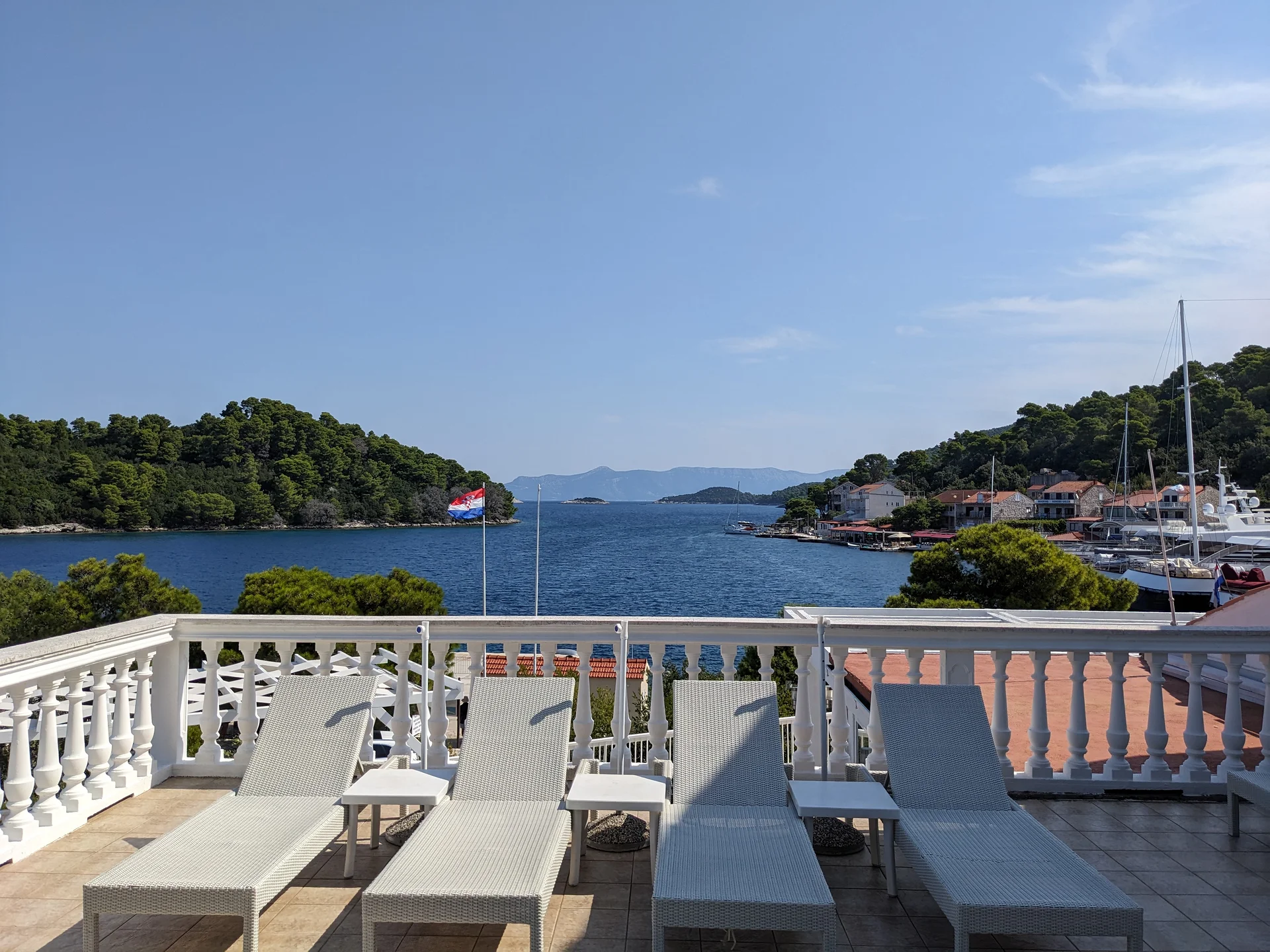 Terrasse de notre hôtel, le Odisej Mljet Terrasse de notre hôtel, le Odisej Mljet — Parc national de Mljet (Croatie)