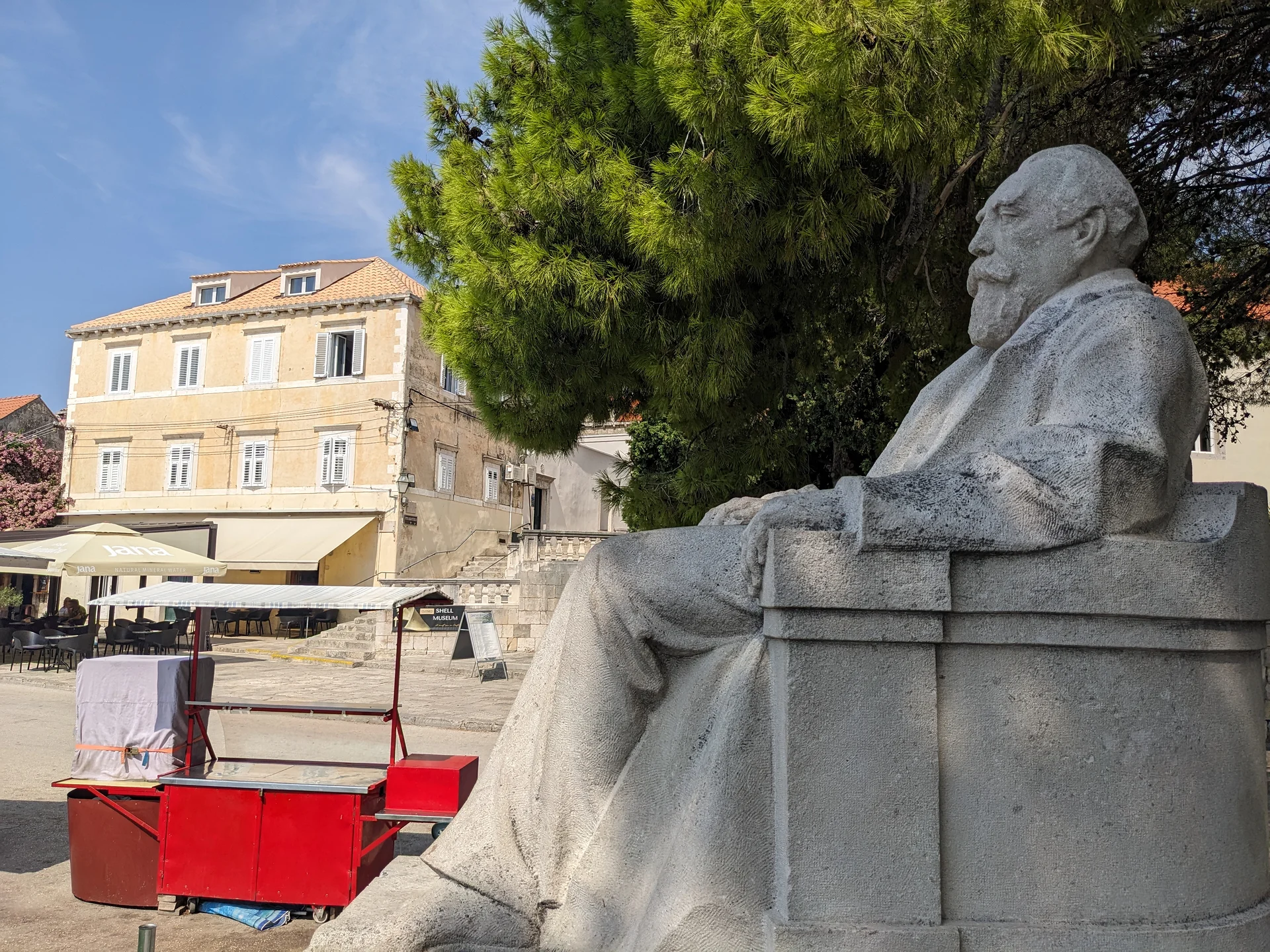 Statue face à la mer — Cavtat (Croatie)