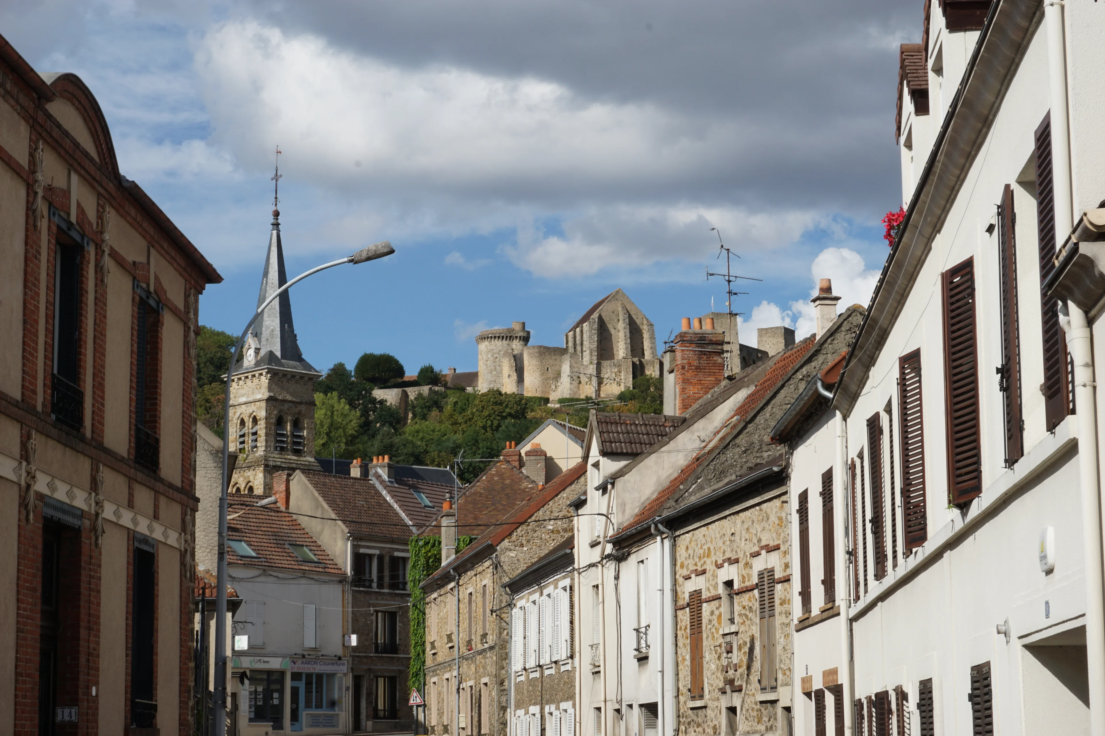 Le Château, surplombant le village