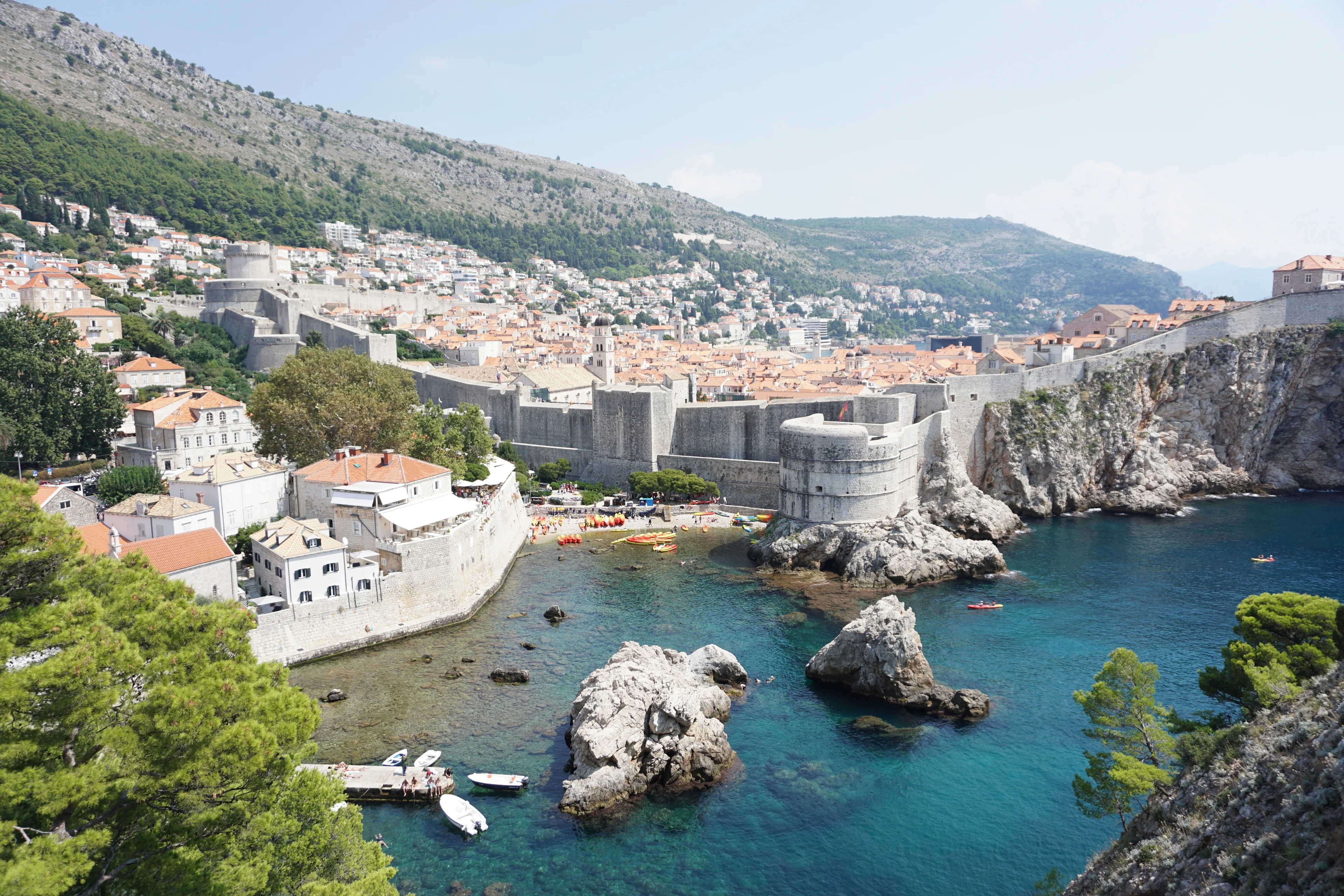 Fort Lovrjenac et la crique Kolorina, à l'entrée de Dubrovnik