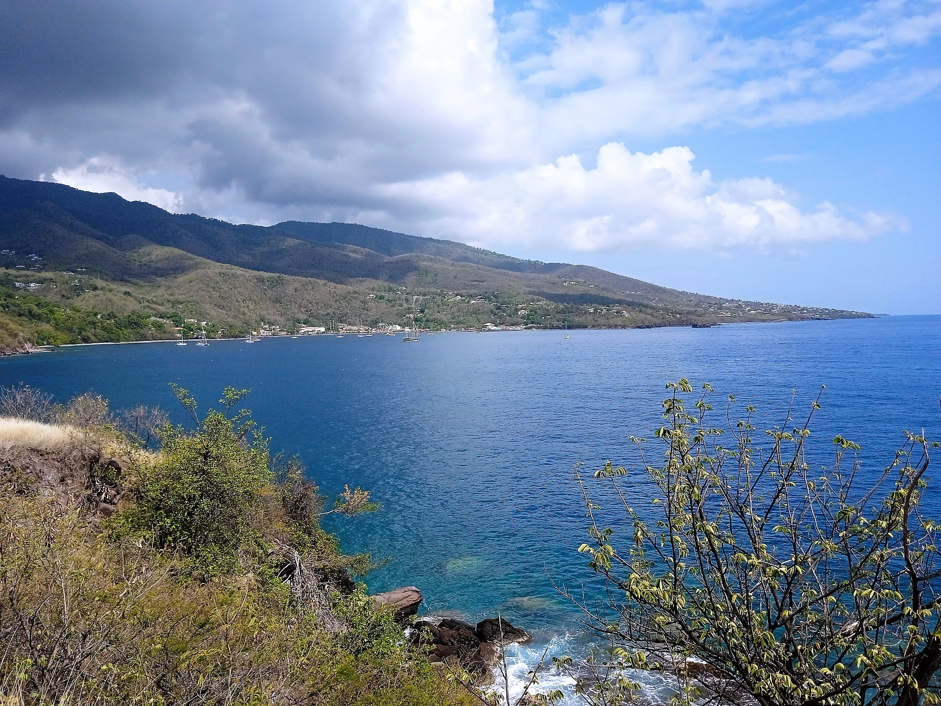 https://thumb.wikimedia.org/wikipedia/commons/thumb/1/18/Anse_de_Bouillante_2.jpg/3840px-Anse_de_Bouillante_2.jpg?utm_source=commons.wikimedia.org&utm_campaign=index&utm_content=thumbnail