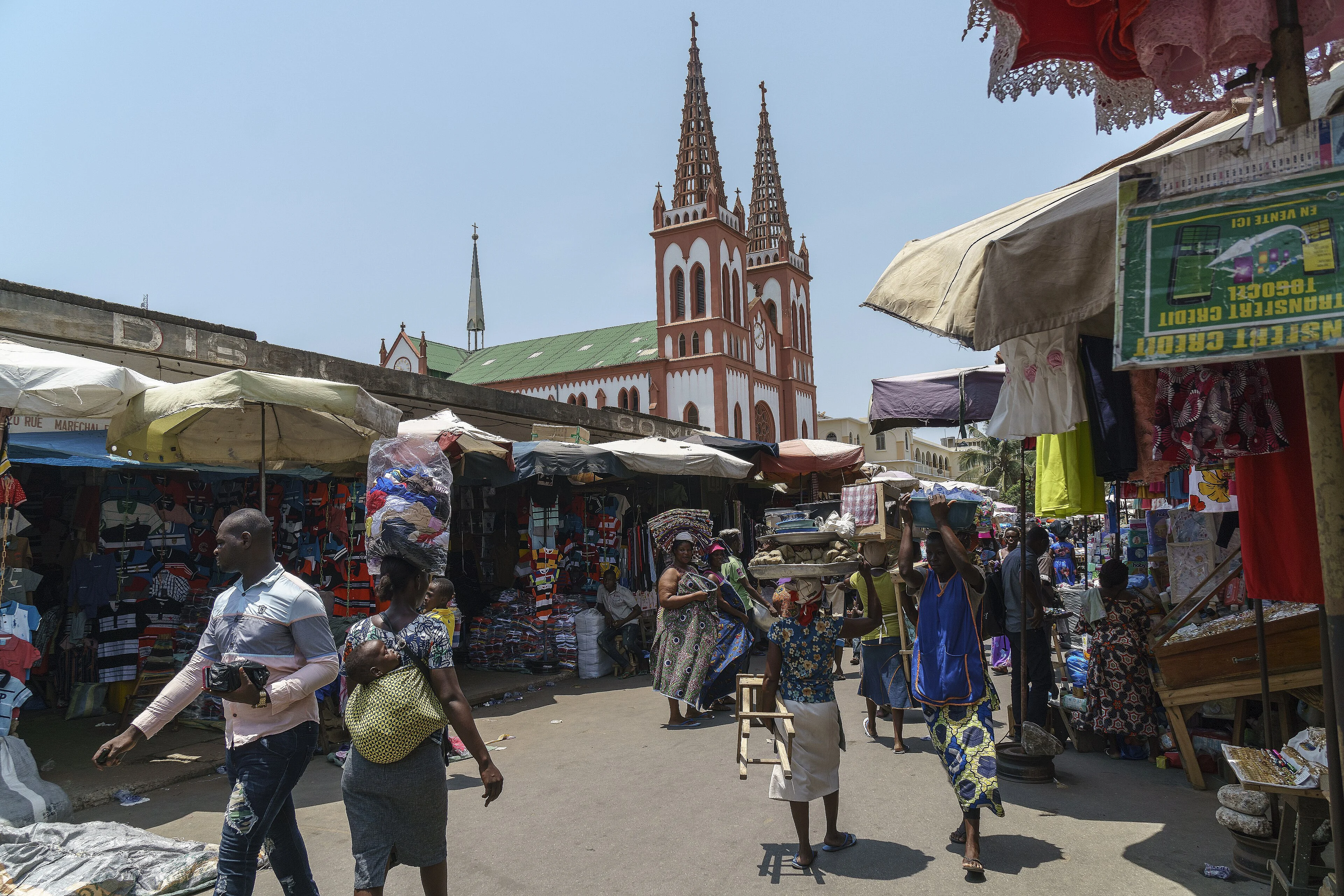 Cathédrale du Sacré-Coeur à Lomé (photo de Mt Dan Sloan)