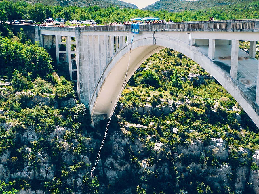 Saut à l'élastique à Trégance
