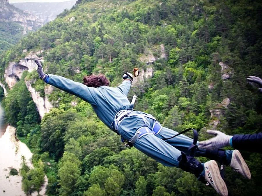 Saut à l'élastique dans les Gorges du Tarn