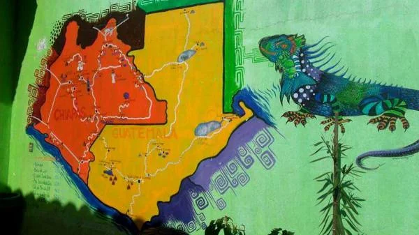 Fresque murale dans la rue — San Cristóbal de las Casas (Mexique)