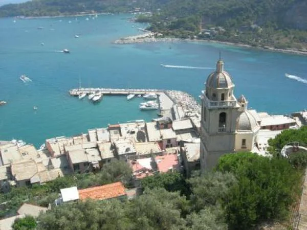 Autre vue de haut de Portovenere — Château des Doria (Italie)