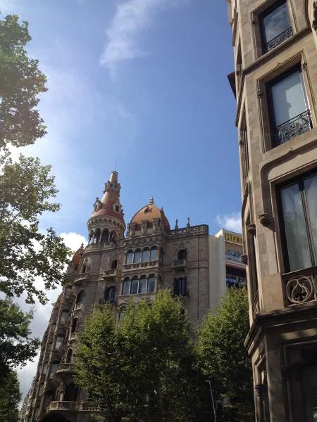 L'architecture particulière de Barcelone — Place de Catalogne (Espagne)