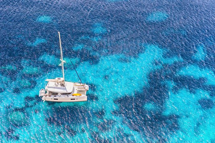 Catamaran sur la Côte d'Azur ©Poike