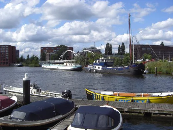 Dans les ports d'Amsterdam... Dans les ports d'Amsterdam... — Amsterdam (Pays-Bas)
