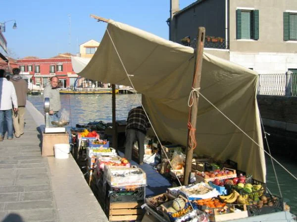 Petite échoppe sur bateau — Venise (Italie)