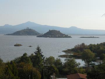 Vue sur les îles du lac 