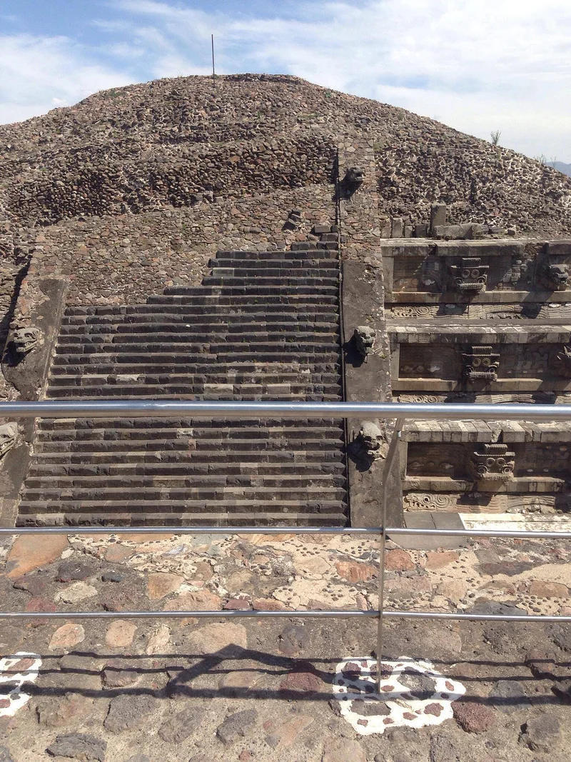 Facade du Temple de Quetzalcóatl — Site archéologique de Teotihuacan (Mexique)