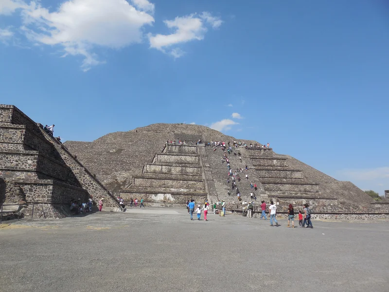 La Pyramide de la Lune — Site archéologique de Teotihuacan (Mexique)