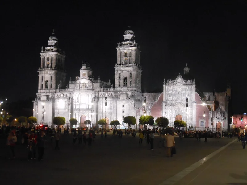 La cathédrale de nuit — Cathédrale Métropolitaine de Mexico (Mexique)