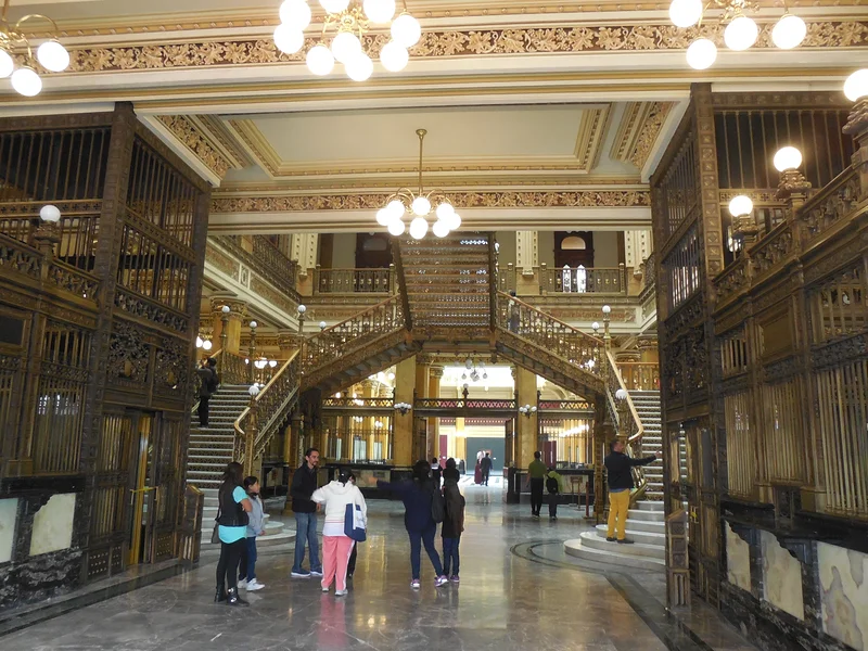 L'intérieur de la Poste — Musée et bibliothèque du Palacio Postal (Mexique)