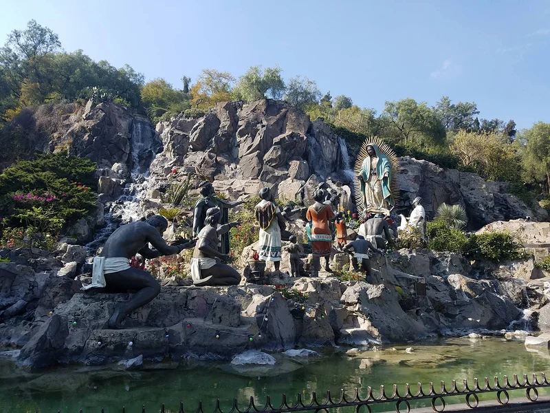 Cerro Tepeyac — Basilique Notre-Dame de Guadalupe (Mexique)