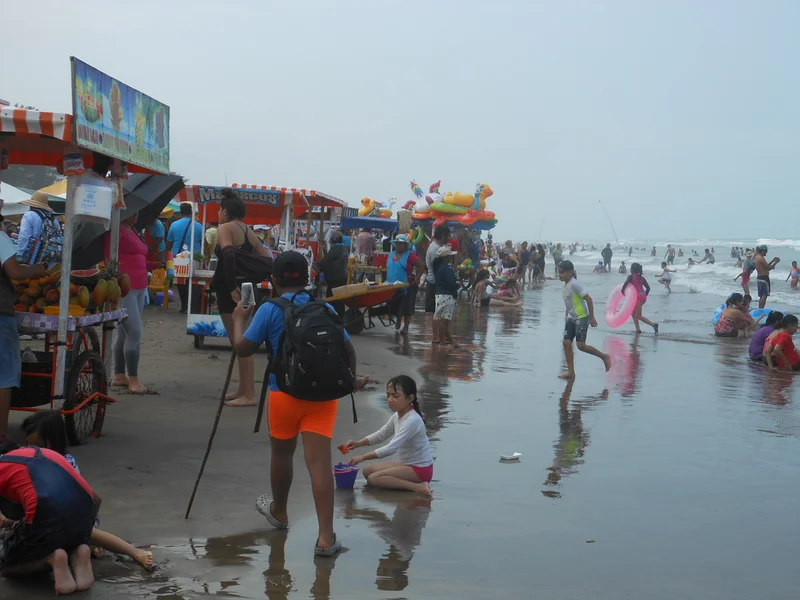 Plage de Tecolutla en période de vacances — Tecolutla (Mexique)