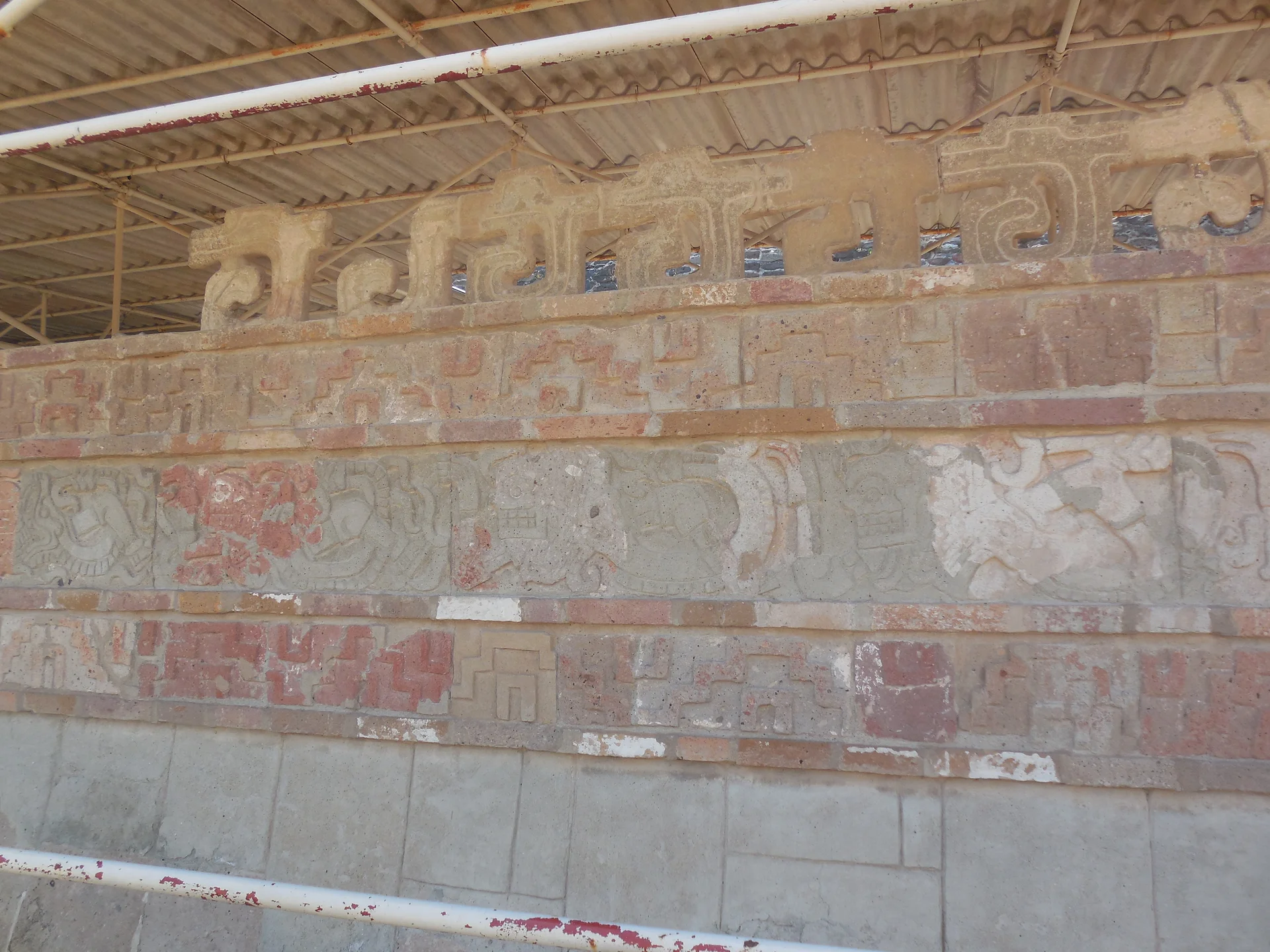 Mur des serpents sculptés — Site archéologique de Tula (Mexique)