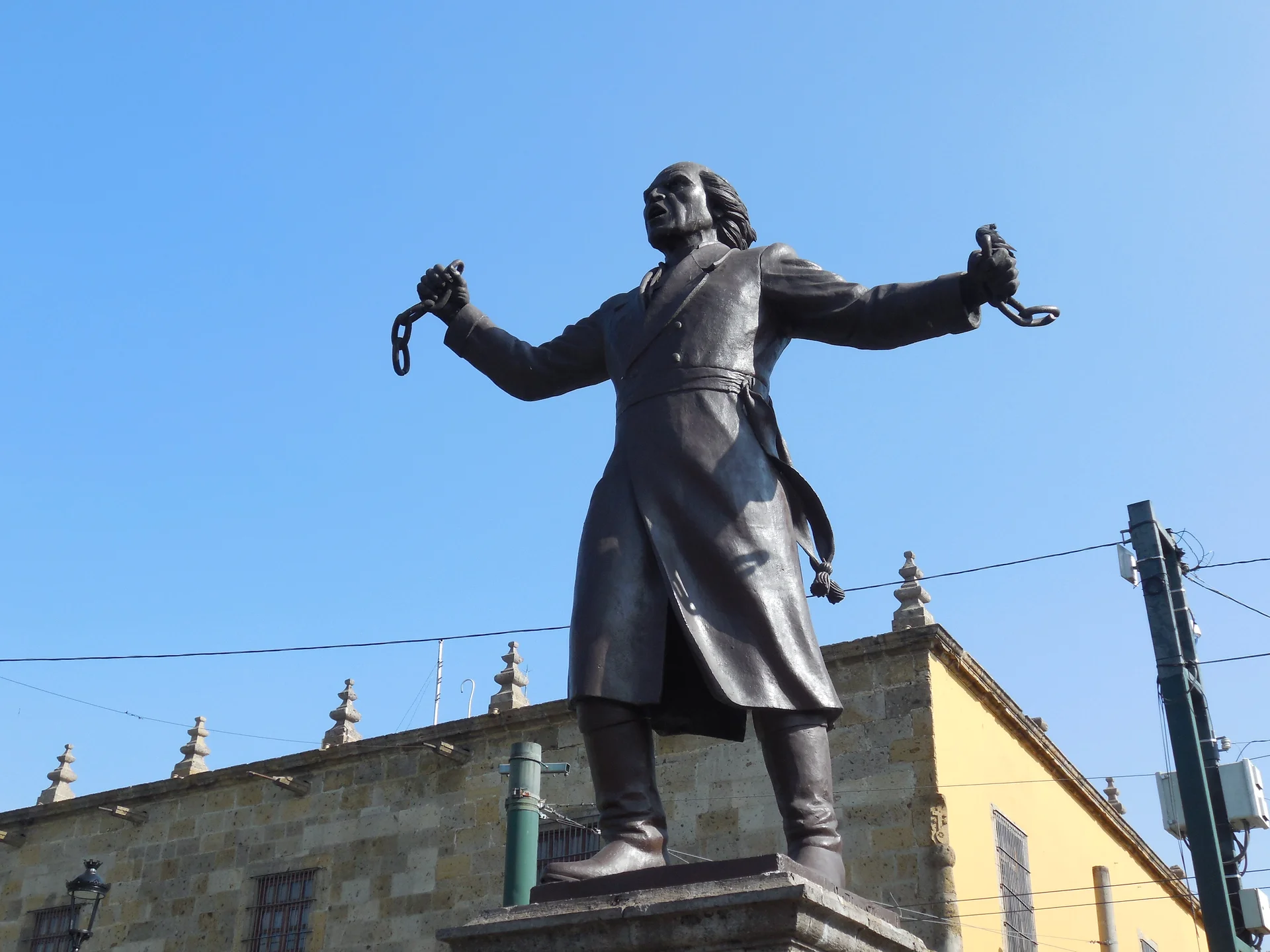 Statue de Miguel Hidalgo Statue de Miguel Hidalgo — Plaza de la Liberacion (Mexique)