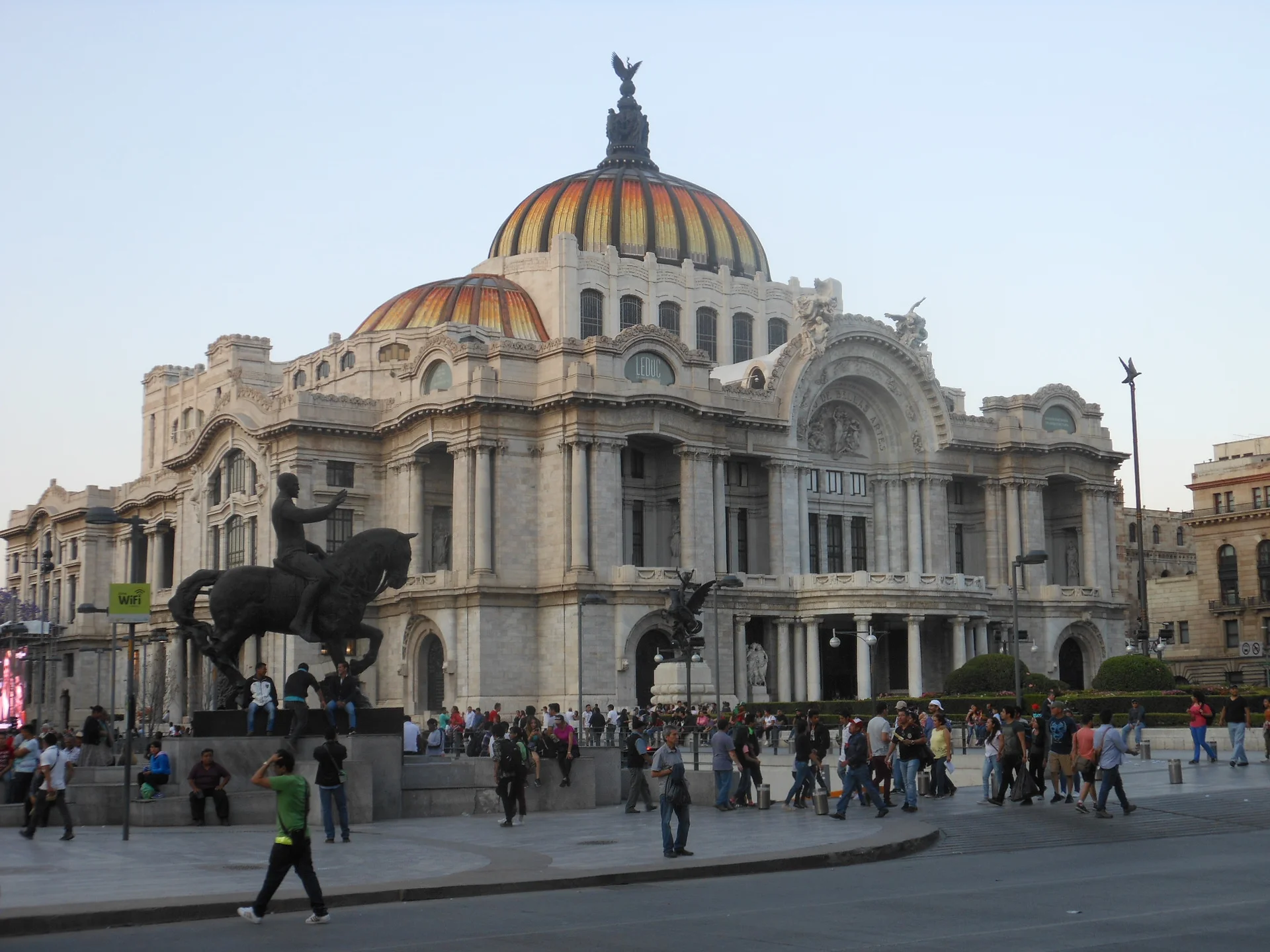 Palacio de Bellas Artes Palacio de Bellas Artes — Palacio de Bellas Artes (Mexique)
