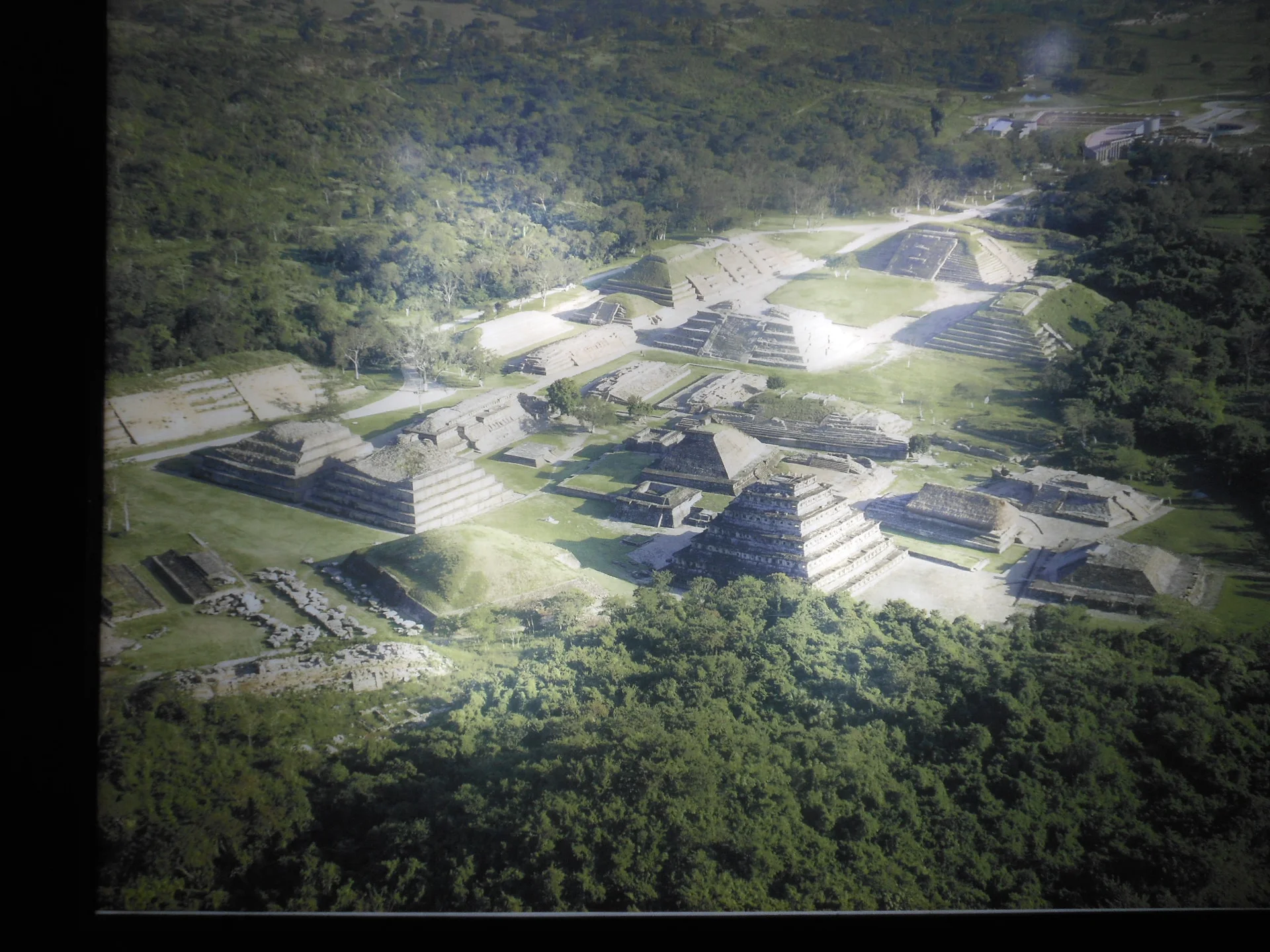 Photo du site vue du ciel, musée archéologique d’El Tajín — El Tajin (Mexique)