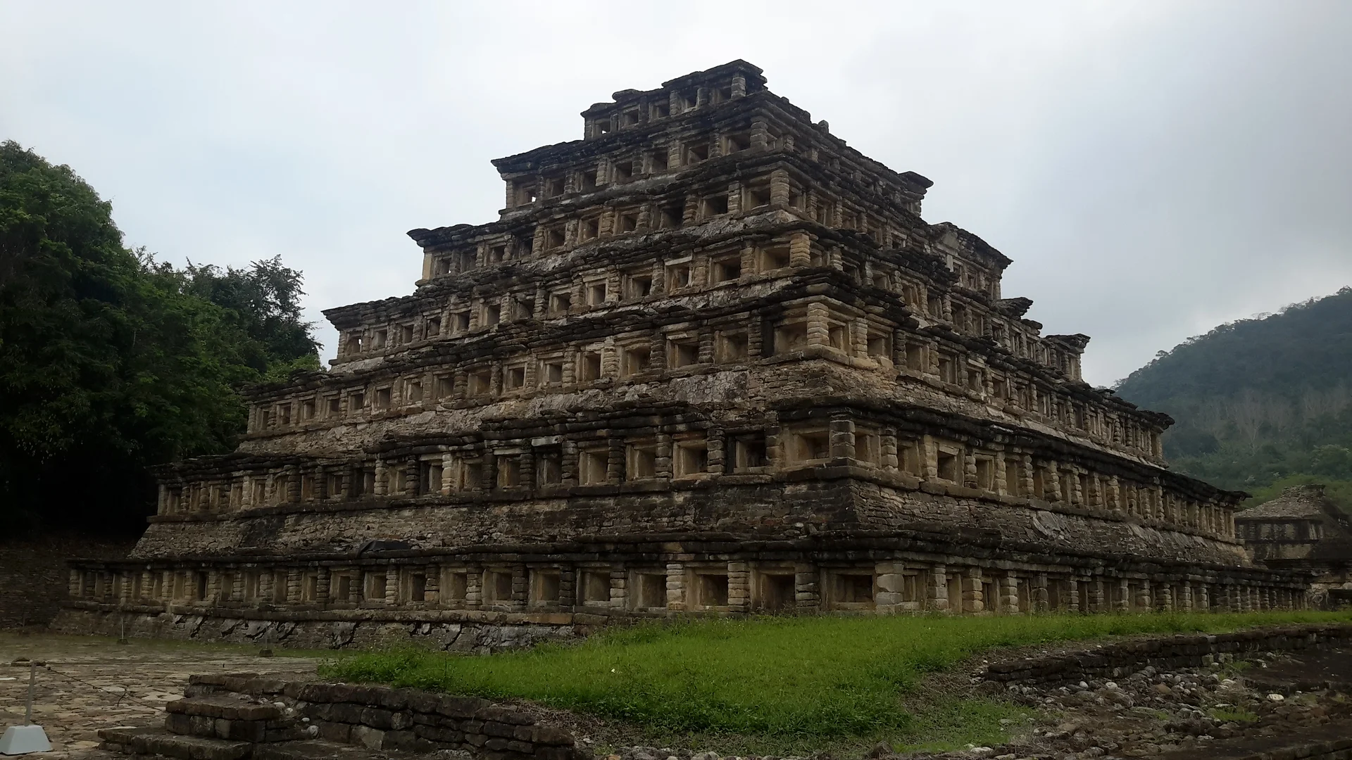 Pyramide de los Nichos — El Tajin (Mexique)
