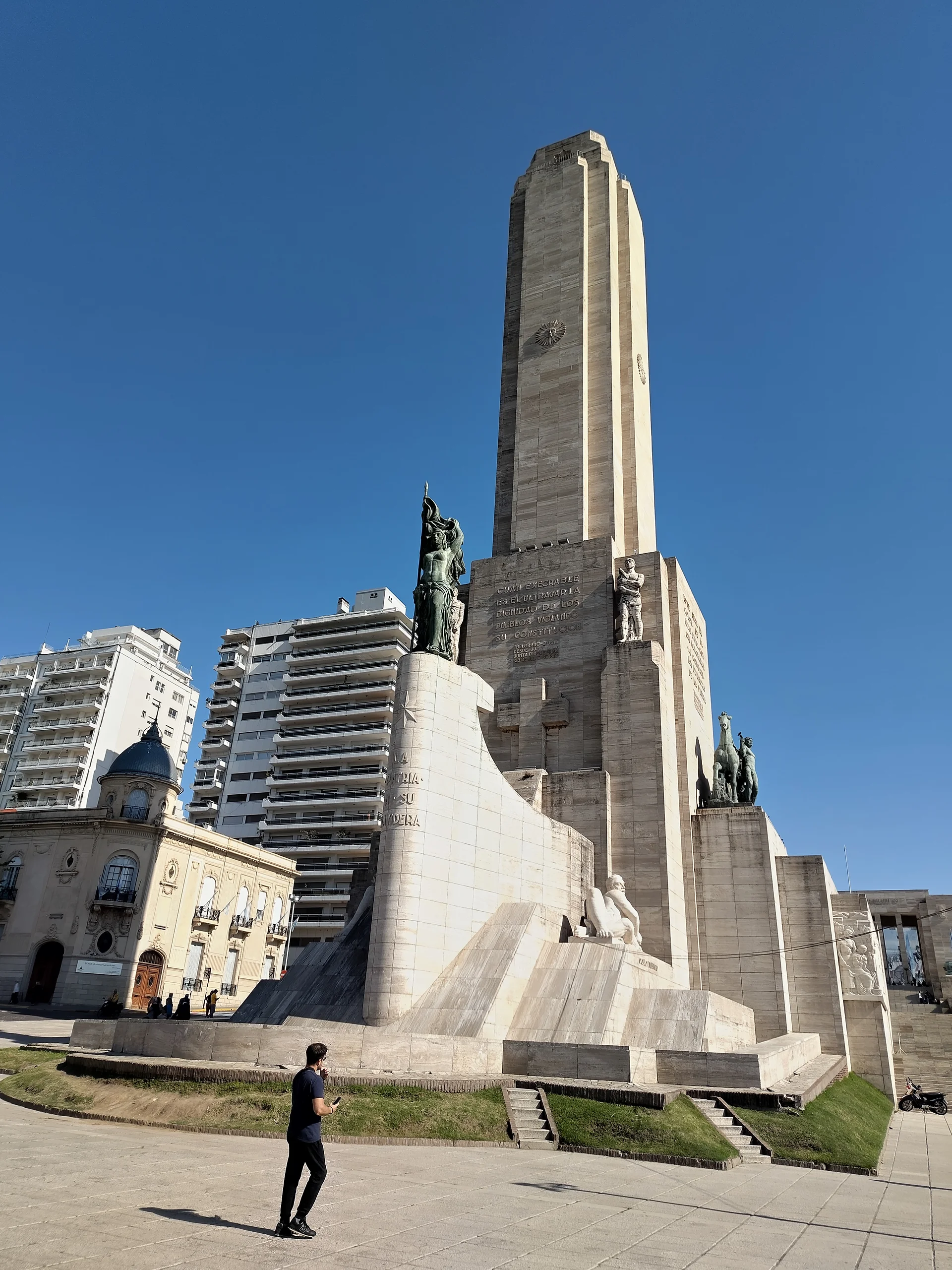 Monuments Nacional a la Bandera — Monument national au drapeau (Argentine)