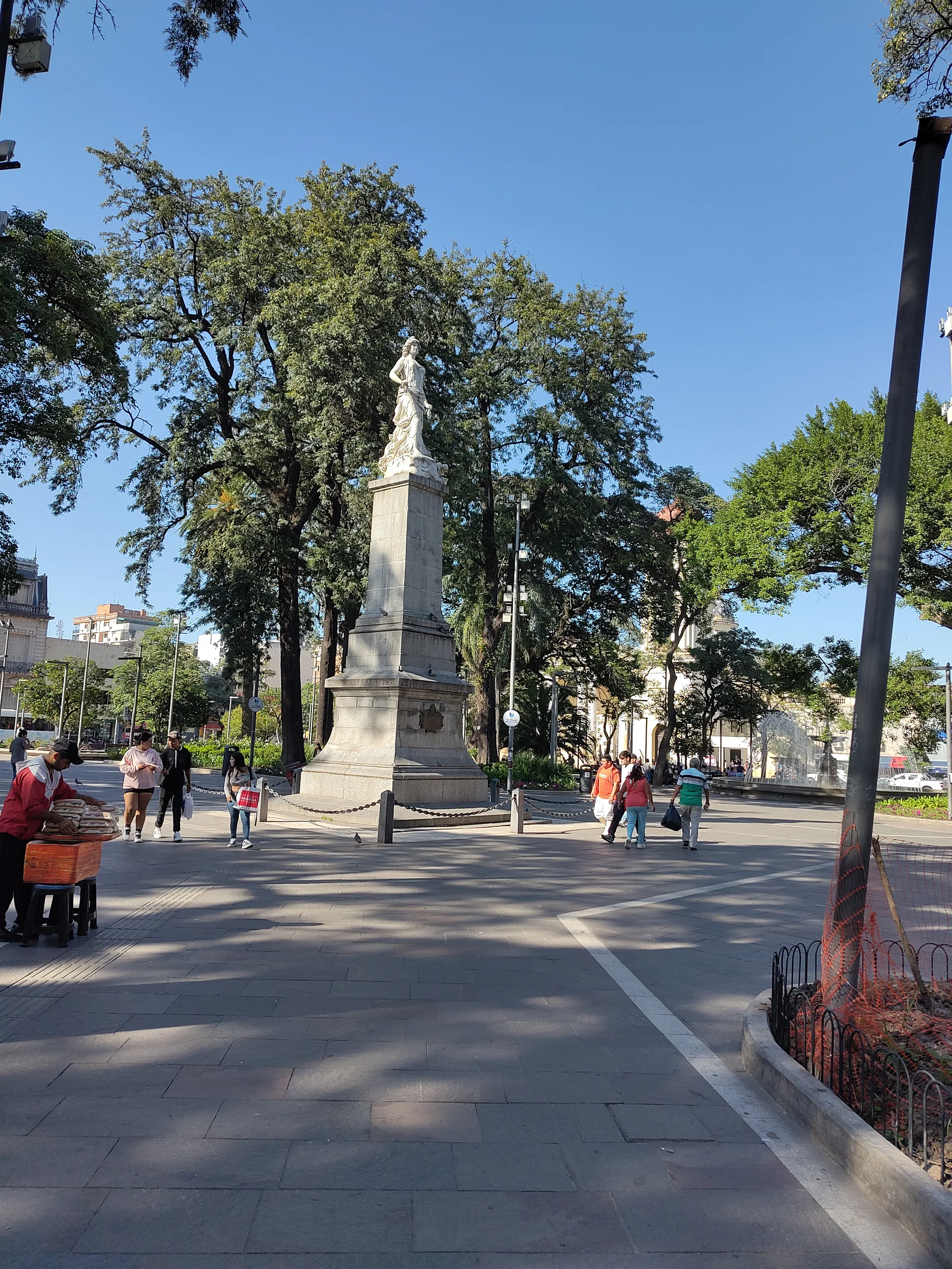 Plaza de la Independencia  — Plaza de la Independencia (Argentine)