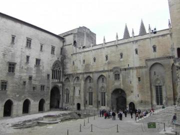 Cours Palais des Papes