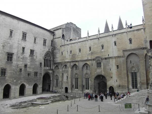 Cours Palais des Papes — Palais des Papes (France)