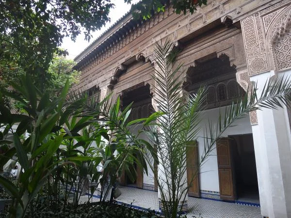 Arcades d'une cour intérieure — Marrakech (Maroc)