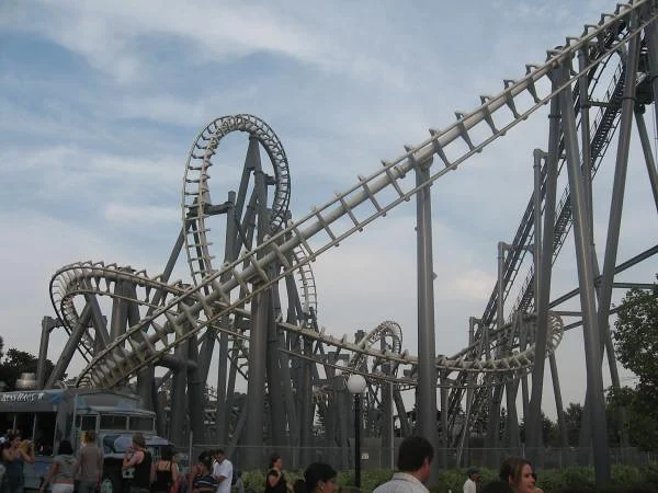 Attraction Dragon Fire — Canada's Wonderland (Canada)