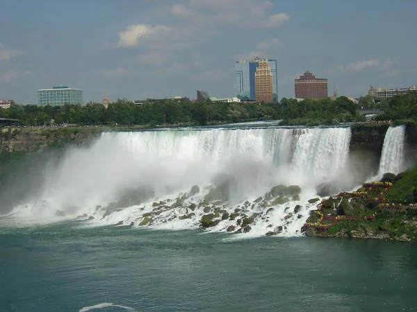 Les chutes du Niagara américaines — Niagara Falls (Canada)