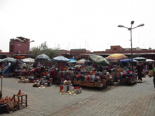 Au coeur du souk Au coeur du souk — Place Jamaa El Fna (Maroc)
